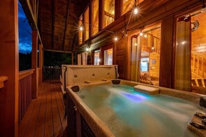 Ferienhaus, Mehrere Betten (Kick Back Shack) | Außen-Whirlpool