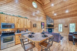 House, Multiple Beds (Luxury Lookout) | Private kitchen - Luxury Lookout (Gatlinburg)