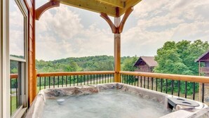 House, Multiple Beds (Misty Mountain Stop) | Outdoor spa tub - Misty Mountain Stop (Sevierville)