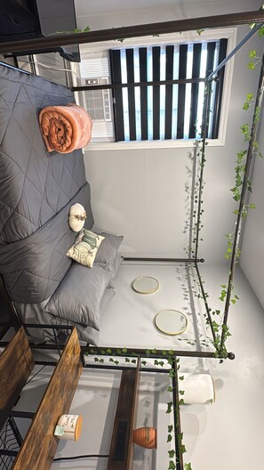 Room - Cozy 1-bedroom apartment in brilliant Bronx with AC (Bronx)