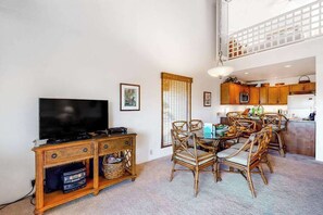 Dining - Well-Placed Kihei Condo with Pool, Hot Tub & Grill by the Beach (Kihei)
