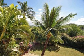 Property grounds - Spacious Kihei Condo with Pool, Hot Tub, Tennis & Beach Access (Kihei)