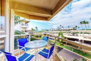 Outdoor dining - Kihei Condo with Private W/D & Shared Pool - Swim & Surf (Kihei)