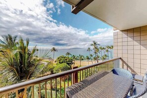 Property grounds - Beachfront Kihei Resort Condo with Pool, Gym & Lanai (Kihei)