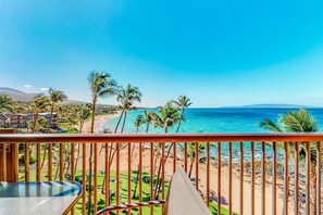 Property grounds - Beachfront Kihei Condo with WiFi & Washer/Dryer - Waves Await (Kihei)