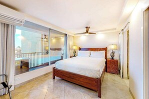 Iron/ironing board, WiFi, bed sheets - Beachfront Kihei Condo with WiFi & Washer/Dryer - Waves Await (Kihei)