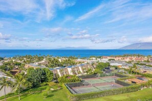Sports court - Tropical Kihei Condo with Pool, Hot Tub & Grill - Walk to Beach (Kihei)