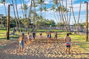 Sports court - Walk to the Cove from Your Ocean-View Kihei Condo (Kihei)