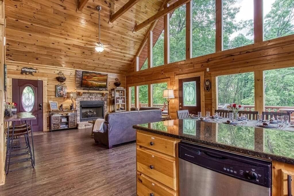 Casa, varias camas (Z - Pine Top Paradise) | Interior