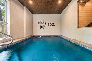 Ferienhaus, Mehrere Betten (Z - Rocky Top Plunge) | Pool | Innenpool, beheizter Pool