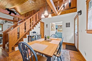 Ferienhaus, 1 Queen-Bett (Z - Bear Tracks Lodge) | Speisen