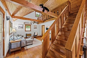 Ferienhaus, 1 Queen-Bett (Z - Bear Tracks Lodge) | Wohnbereich