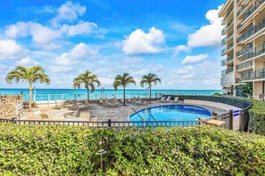 Pool - Oceanfront Lahaina Condo with Pool & Private W/D (Lahaina)