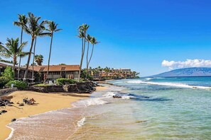 Beach nearby - Oceanfront Lahaina Condo with Ocean Views, Balcony & Pool (Lahaina)