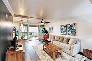 TV, offices - Ocean-View Lahaina Gem, a Walk to the Swimming Beach (Lahaina)