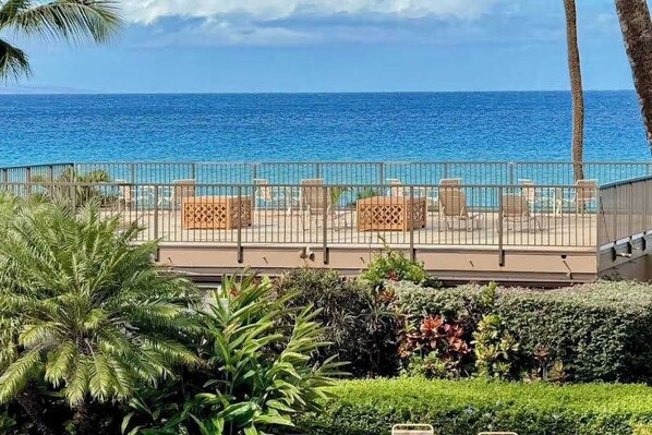 Terrace/patio - Ocean-View Lahaina Gem, a Walk to the Swimming Beach (Lahaina)