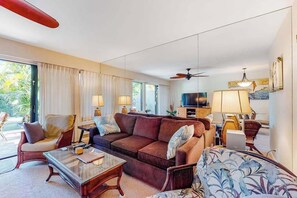 TV, DVD player, offices - South Maui Condo with Two Pools, Hot Tub & Tennis by the Sand (Kihei)