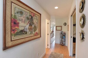 A hallway with a large framed map and a bookshelf. - *New* Fall Sale Private Courtyard Near Kamaole III for Family Beach Days (Kihei)