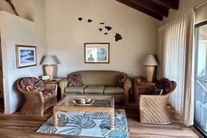 TV, DVD player, offices - Tropical Kihei Hideaway with Pools, Hot Tub & Grill Near Waves (Kihei)