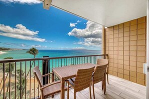 Outdoor dining - Seventh-Floor Oceanfront Kihei Condo with Gym, Pool & Fast WiFi (Kihei)