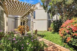 Exterior - Settle Into a Wailea Ocean-View Townhouse with Central Air & W/D (Wailea)