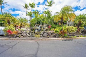 Property grounds - Relax Golf-Front in a Wailea Condo with Pool, Hot Tub & Free WiFi (Wailea)