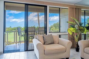TV, offices - Relax Golf-Front in a Wailea Condo with Pool, Hot Tub & Free WiFi (Wailea)