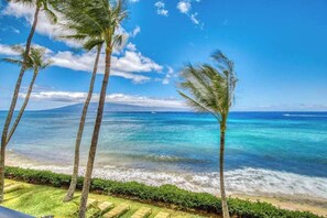 On the beach - Perfect Oceanfront Kaanapali Escape with Resort Pool & Hot Tub (Lahaina)
