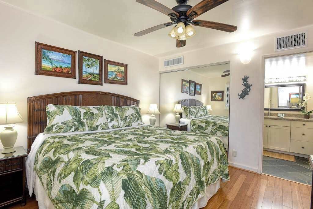 Desk, iron/ironing board, WiFi, bed sheets