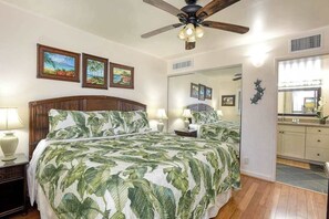 Desk, iron/ironing board, WiFi, bed sheets - Oceanfront Maalaea Condo with Pool & Balcony - Walk to Dining (Wailuku)