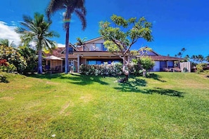 Exterior - Beachside Lahaina Townhome with AC & 2 Pools - Walk to Ocean (Lahaina)