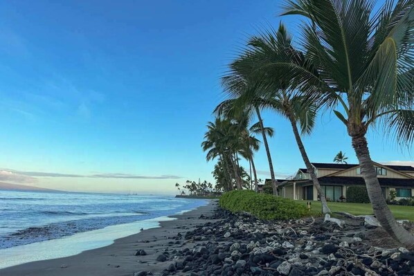 Beach nearby - Beachside Lahaina Townhome with AC & 2 Pools - Walk to Ocean (Lahaina)