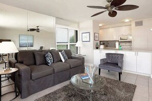 TV, DVD player, offices - Kihei Sugar Beach Condo with Shared Grill & AC Close to Beaches (Kihei)