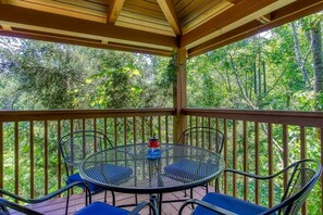 House, Multiple Beds (Smoky Mountain Hideout) | Outdoor dining - Smoky Mountain Hideout (Sevierville)