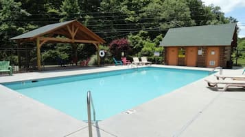 Hus - flere senge (Smoky Mountain Hideout) | Pool