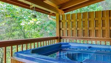 House, Multiple Beds (Smoky Mountain Hideout) | Outdoor spa tub