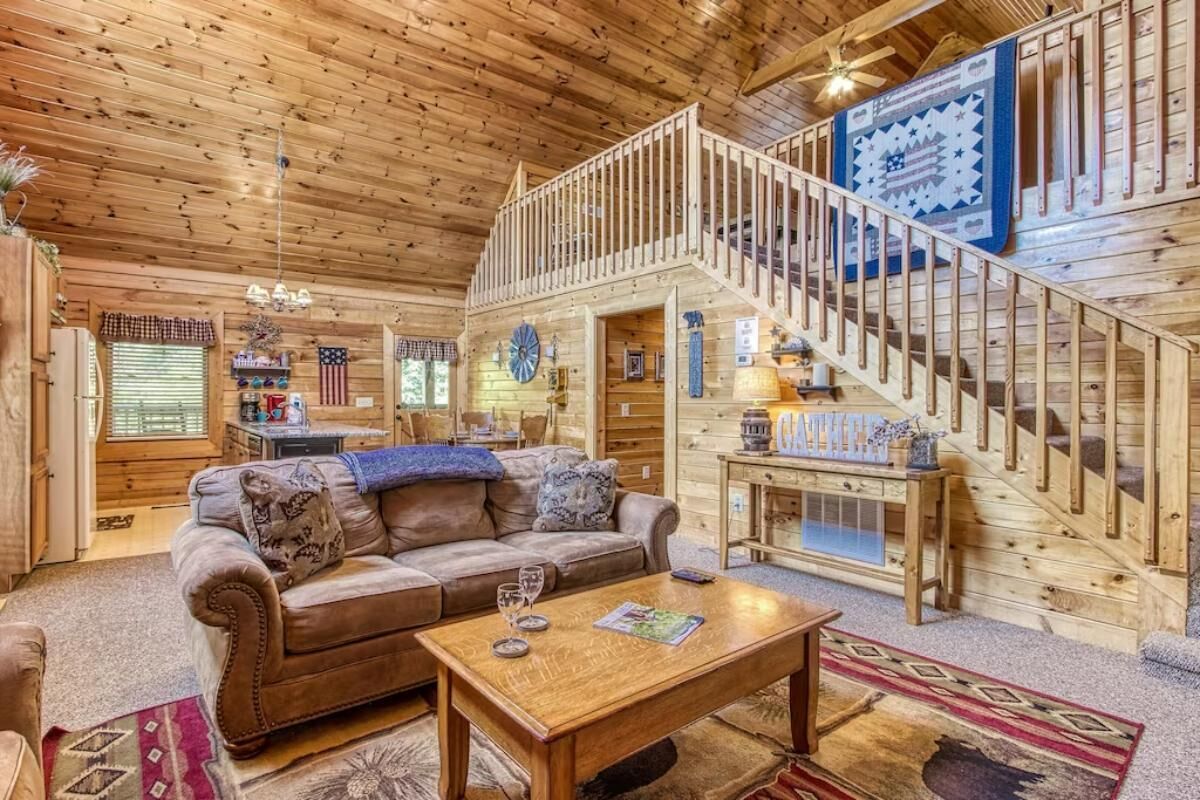 House, Multiple Beds (Smoky Mountain Hideout) | Living area