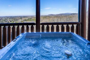 Ferienhaus, Mehrere Betten (Smoky Mountain Mansion) | Außen-Whirlpool