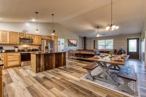 Casa, várias camas (Sticks Creek) | Opções para refeição
