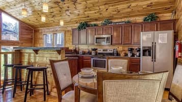 House, Multiple Beds (Sunshine and Whiskey) | Dining