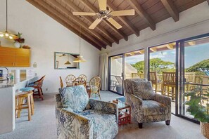 TV, DVD player, offices - Roomy Kihei Condo with Pools, Hot Tub & W/D Near Many Beaches (Kihei)