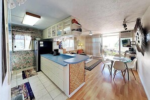 Coffee/tea maker, fridge, microwave, oven - Ocean Views Across from Kalama Beach in Kihei (Kihei)