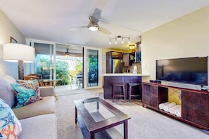 TV, offices - Wake to Ocean Views on Your Lahaina Lanai (Lahaina)