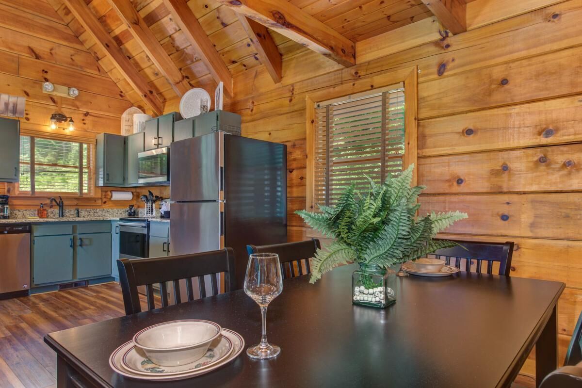 House, Multiple Beds (Sunrise Pointe) | Dining