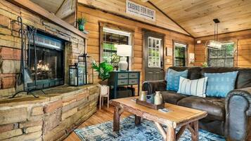 Casa, diversos llits (The Blessing Cabin) | Interior