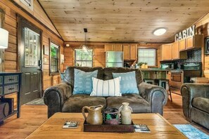 Casa, diversos llits (The Blessing Cabin) | Sala d'estar