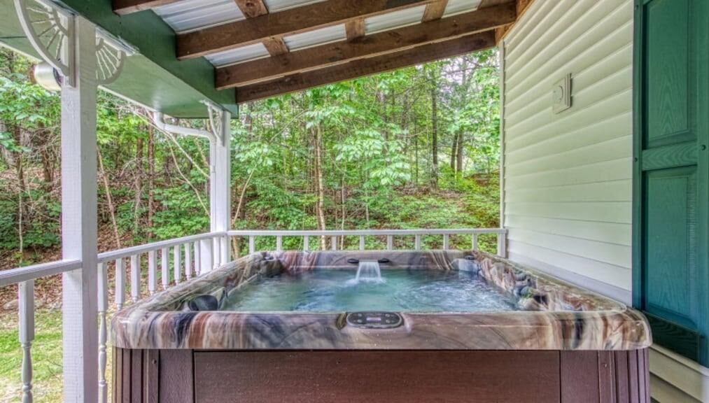 House, Multiple Beds (The Farmhouse) | Outdoor spa tub