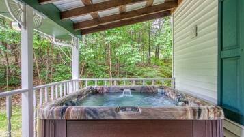 House, Multiple Beds (The Farmhouse) | Outdoor spa tub