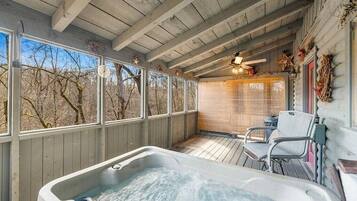 House, 1 King Bed (The Jarratt House) | Terrace/patio