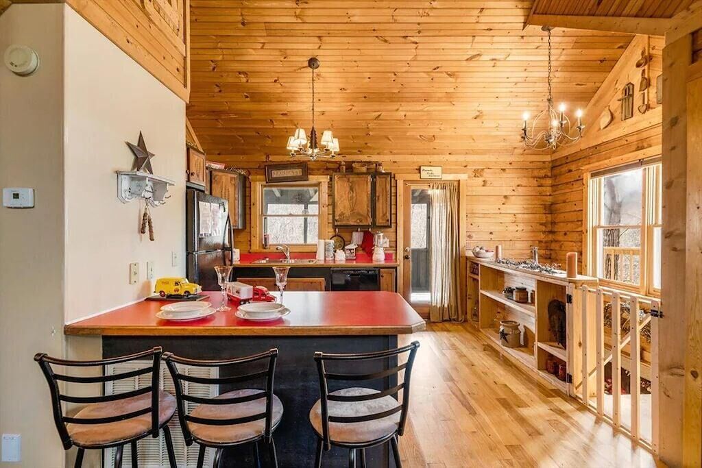 House, 1 King Bed (The Jarratt House) | Private kitchen